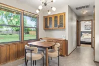 Stylish & Comfortable 4-bedroom Retreat in safe and quiet Southside Springfield