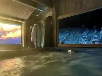 Rocky Mountain Retreat: Private 2 Acres & Hot Tub - WiFi