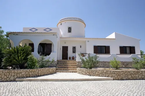 Spacious villa,salt water swimming pool, perfect relaxing holidays in Carvoeiro -  case vacanza in affitto