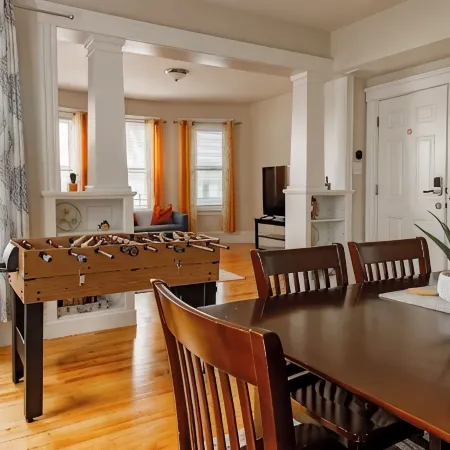 Large 3BR APT w/ enclosed front porch Close to Polar Park, palladium, WPI, DCU