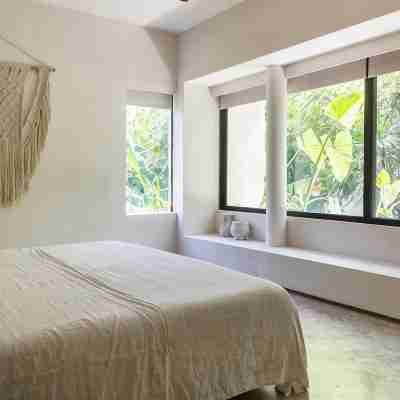 Casa Areca, 4 bed/4.5 bath World Renowned Design Villa, Pool, Rooftop, 24/7Guard Rooms
