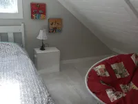 Cozy ,artistic cottage in a garden setting close to the beach and hiking trails.