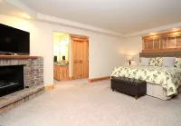 Large Home1blk to Hot Springs Pool, wraparound deck, Cinema Room, parking for 7