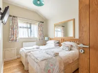 Meadow View lodge - Sleeps 4/5 with private hot tub Cheddar otelleri
