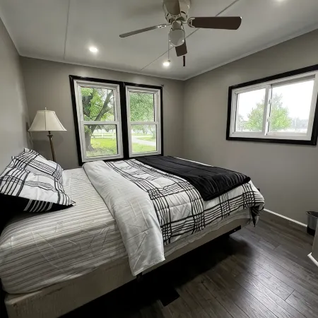 Private 3BR Farmhouse on Estate with Event Space, Horses,Trails, Ponds & Orchard