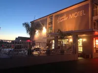 Fenwick Islander Motel Hotels near Northside Park
