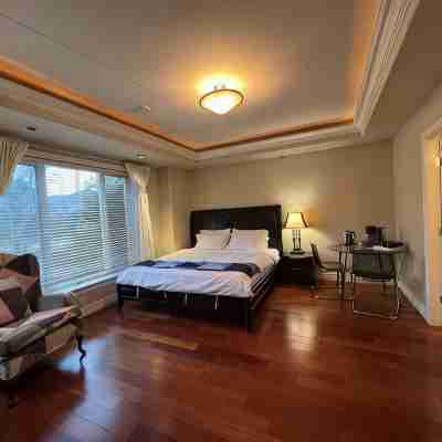 Two-bedroom with independent entrance close to YVR in Richmond Rooms