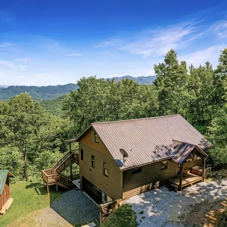 Nantahala Nook, cabin with hot tub,game room, fast wifi & mountain view
