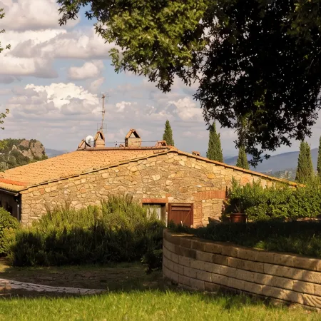 Agriturismo I Casali - A stone farmhouse from 1850 with pool