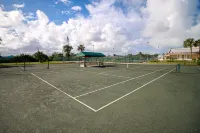 2br Condo on Park with walking access to the beach.