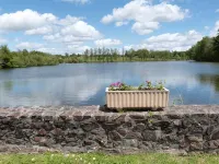 Chaleureuse Maison Neuve, 67m², Cosy, 2chambres, 1km Plage du Lac, 200m Bourg - บังกะโล