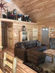 Spectacular Couples Retreat, Private Wooded Location, Dog Friendly, Fiber WiFi - Alphydda