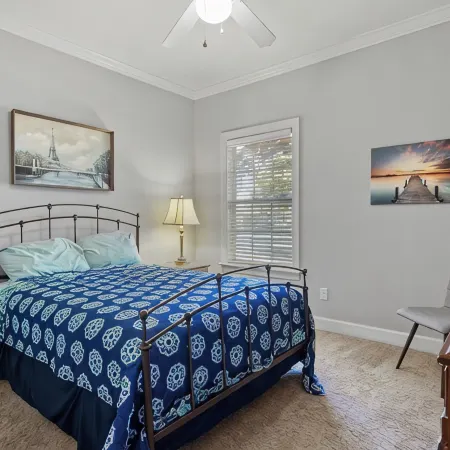 Relaxing Affordable Condo Near Beach, Owa and Ballfields!