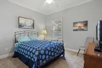 Relaxing Affordable Condo Near Beach, Owa and Ballfields!