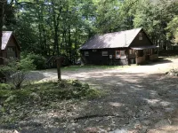 Snuggle up in the woods, 7 miles to Lake George,NY - Homestays