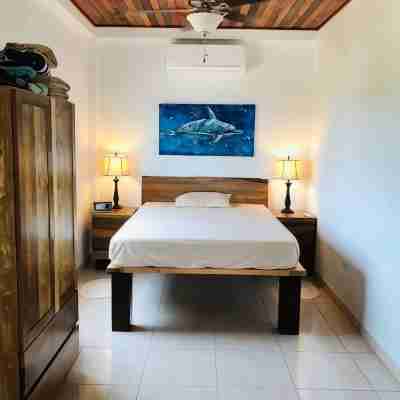 Royal Palm @ Palm Life Belize: Upscale condo overlooking the Caribbean Sea! Rooms