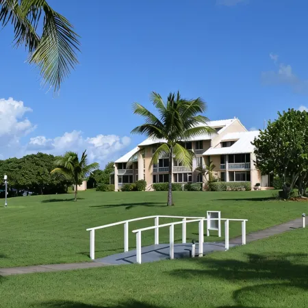 Gentle Winds 2/BR 2/BA Closest building to the Sea! Sunset Views! Ground Floor