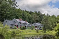 Cozy Quechee Cabin Near Woodstock and Skiing w/Woodstove and All the Amenities - Wifi
