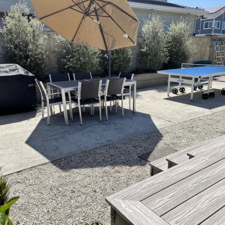 Upscale cottage: First block from the beach
