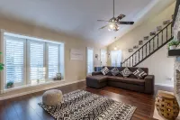 Cute home near DFW Airport, Grapevine Mills & Gaylord Resort - Homestays