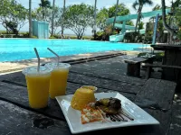 Oceanfront Luxury Home in Exclusive Gated Community - บังกะโล