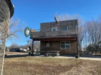 The Pedaler's Rest Retreat - Lakeside Tiny Home for 8 guests Hotels in Rock County