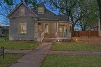 Charming 3 BR cottage in Humboldt - blocks from DT