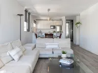 Bright and Sunny 2-bedroom apartment with free parking in the heart of Condado.