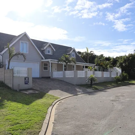 Stylish & Cozy House - 5min from the beach!