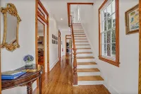 Charming 2-bedroom cottage in Historic Beaufort. Walk to restaurants and shops - 4성급
