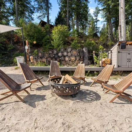 Beautiful Waterfront Cabin with a Hot Tub & Sauna