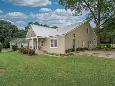 Close to Beautiful Downtown Monroe, Georgia