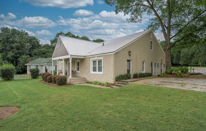 Close to Beautiful Downtown Monroe, Georgia
