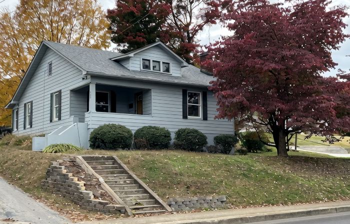 Newly Remodeled 4 Bedroom - 5 Minute Walk to Downtown Fountain!