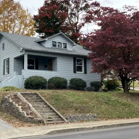 Newly Remodeled 4 Bedroom - 5 Minute Walk to Downtown Fountain!