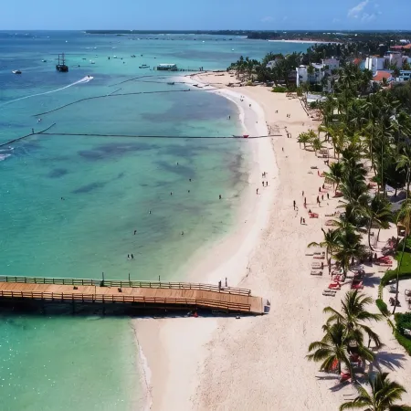 Beachfront Oversized 1 Bedroom Condo, Playa Turquesa