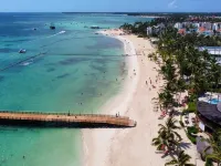 Beachfront Oversized 1 Bedroom Condo, Playa Turquesa