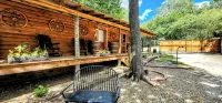 Music Mountain Retreat Cabin A - Hytter