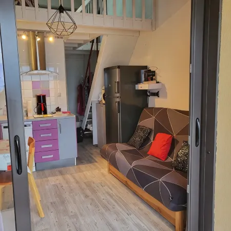 4-person air-conditioned apartment with direct beach access