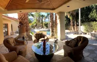 3 Bdrm Luxury. Gourmet Kitchen/Pool/Spa/Walk to Shops. Pets OK. Short/Long Term - 4-Star
