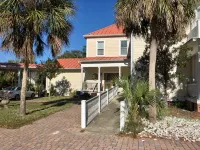 In the Heart of Apalachicola~Walk Everywhere!~Pet Friendly Studio Apartment - 4-Star