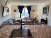 Luxury 1BR, ski in/out at Snowshoe! - Homestays