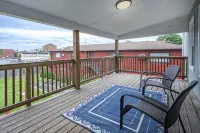 Spacious home steps from Main St and Shenandoah NP with firepit & large backyard