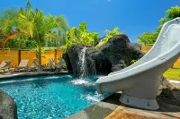 The Lagoon: 4 Bd Home. Pool, Jacuzzi, Waterslide, Home Theater & AC. Sleeps 17 - Private Pool