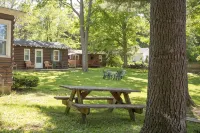 “Private 3-Bed Cabin Near Geneva Lake – Walk to Dining & Beach”
