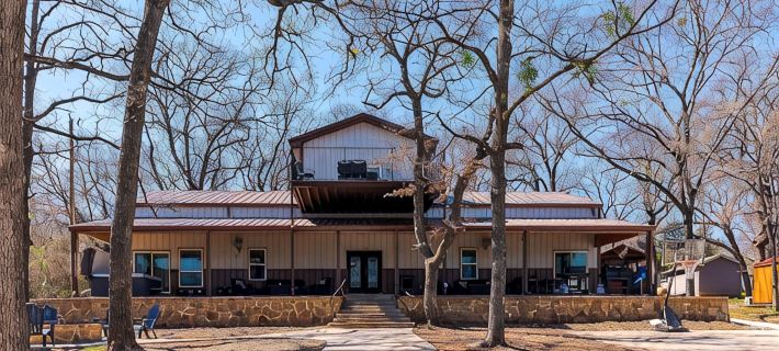 Luxury Lakehouse Private Group Getaway For The Whole Family Hotels in Grayson County
