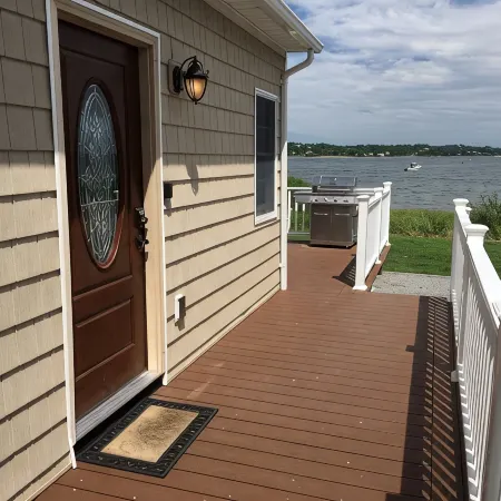 Hamptons Waterfront- Great Location!
