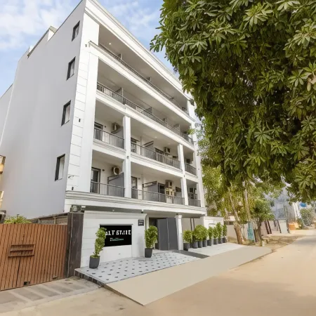 Saltstayz Premier Near Sector 44 Corporate Hub