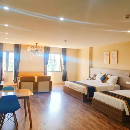 La Mia Lakeview Hotel