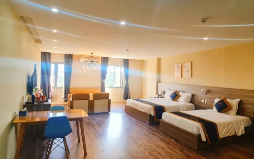 La Mia Lakeview Hotel